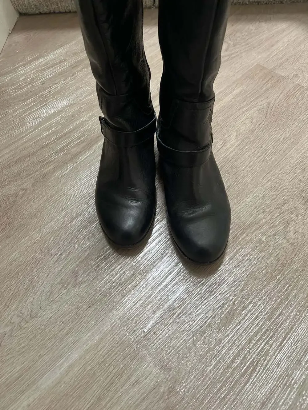 UGG - Picture 10 of 16